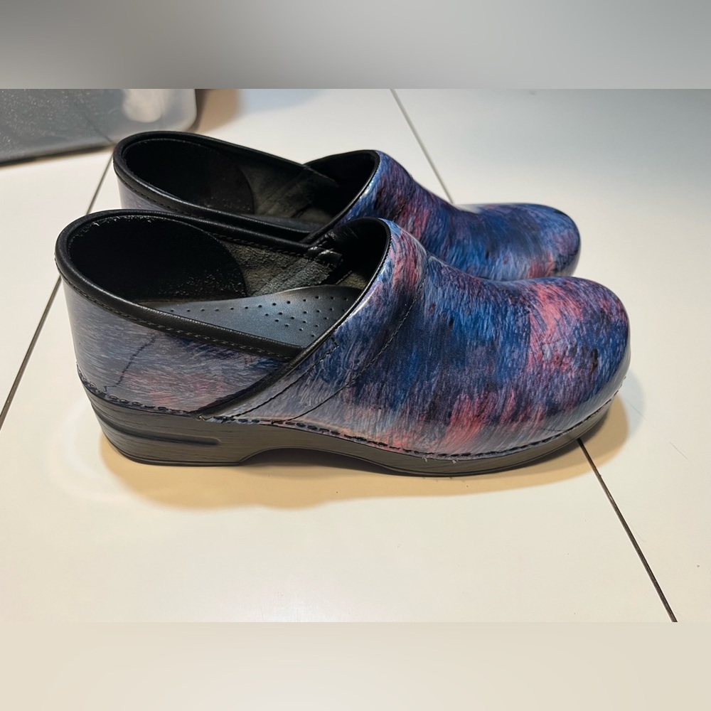 Dansko women’s 11.5 clogs nursing healthcare blue pink